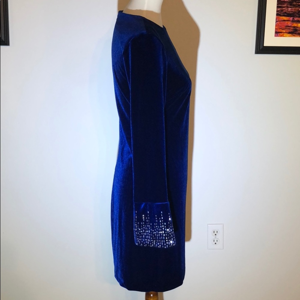Royal blue bell sleeve dress with accented sleeve - Picture 5 of 9